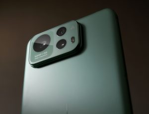 Asus Zenfone 12 Ultra tanıtıldı: Yeni tasarım, güçlü donanım