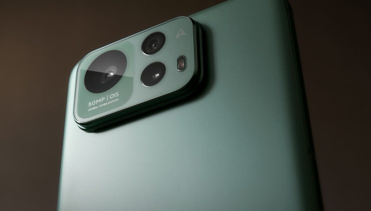 Asus Zenfone 12 Ultra tanıtıldı: Yeni tasarım, güçlü donanım