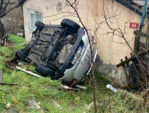 Ataşehir’de cip meskenin bahçesine uçtu: 1 yaralı
