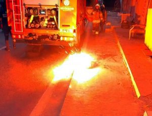 Avcılar’da korku dolu anlar: Kopan elektrik kabloları art arda patladı