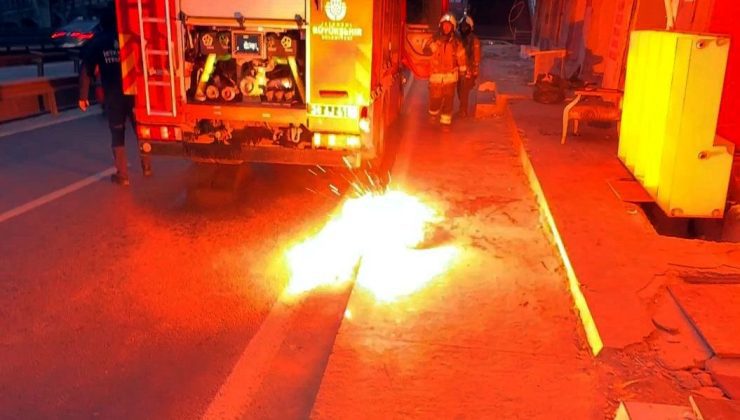 Avcılar’da korku dolu anlar: Kopan elektrik kabloları art arda patladı