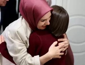 Bakan Göktaş, Koruyucu Aileyi Ziyaret Etti