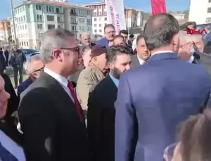 Bakan Kurum, Depremzede Aileyi Ziyaret Etti