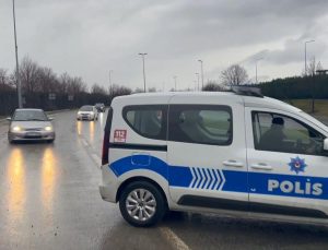 Bakırköy’de yol göle döndü: Caddenin tek istikameti trafiğe kapatıldı