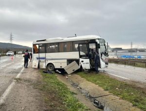Balıkesir’de personel servisi kaza yaptı: 4 yaralı
