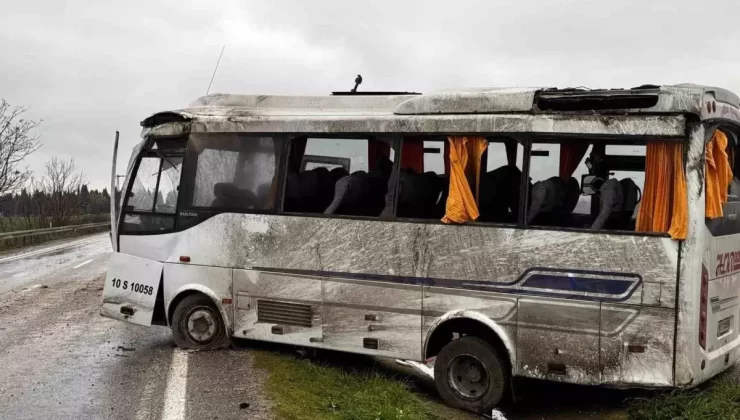 Balıkesir’de Servis Kazası: 18 Yaralı