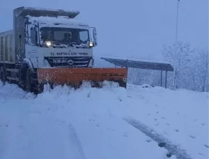 Bartın’da Kar Yağışı 34 Köy Yolunu Kapattı