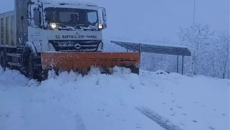 Bartın’da Kar Yağışı 34 Köy Yolunu Kapattı