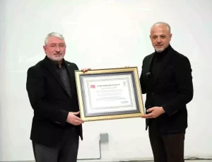 Başkan Aşgın’a yalnız bırakmadığı Afşin’de fahri hemşehrilik beratı verildi