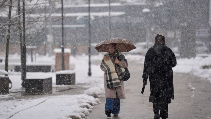 Batı Karadeniz’de kar yağışı: 186 köy yolu kapandı