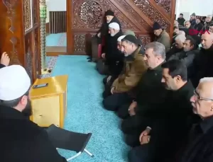 BBP Genel Başkanı Mustafa Destici,deprem şehitleri için lokma dağıttı