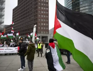 Berlin’de Filistin Destekçileri Trump’a Tepki Gösterdi