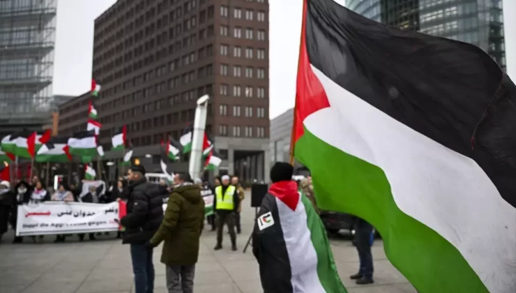 Berlin’de Filistin Destekçileri Trump’a Tepki Gösterdi