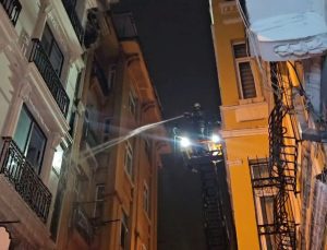 Beyoğlu’nda otelde korkutan yangın
