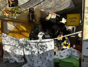 Bıçaklanan adam sandalyede oturur halde meyyit bulundu