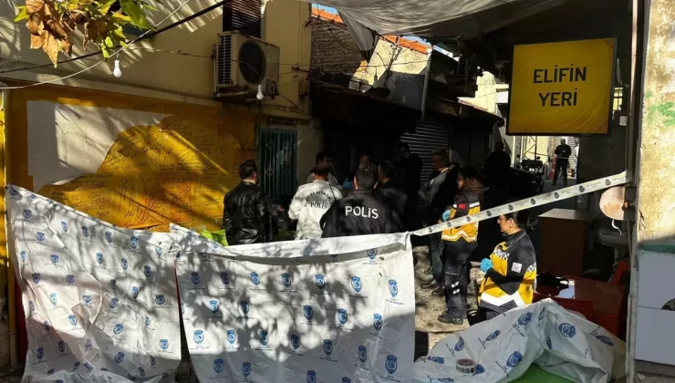 Bıçaklanan adam sandalyede oturur halde meyyit bulundu