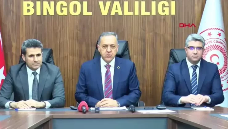 Bingöl’de Hasarlı Binalar İçin Yıkım Çalışmaları Devam Ediyor