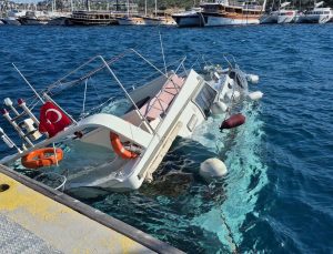 Bodrum’da 15 metrelik tekne battı