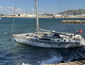 Bodrum’da Fırtına Yelkenli Tekneyi Karaya Sürükledi