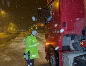 Bolu Dağı yolunda kontrol: TIR’lar denetimli gönderiliyor