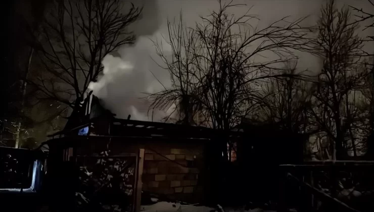 Bolu’daki Yangında Evinin Yanında Ahır ve Samanlıkta Zarar Gördü
