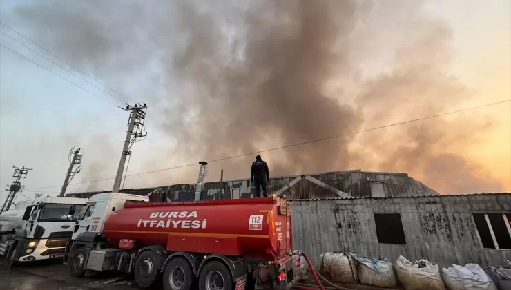 Bursa’da Geri Dönüşüm Tesisinde Yangın