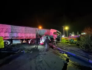 Bursa’da TIR Kazası: İki Sürücü Yaralandı