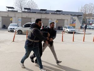 Bursa’da oğlunu alıkoyarak anneden para isteyen üç şüpheli yakalandı