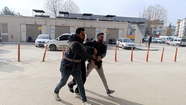 Bursa’da oğlunu alıkoyarak anneden para isteyen üç şüpheli yakalandı