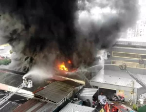 Çekmeköy’de Lastik Deposunda Yangın