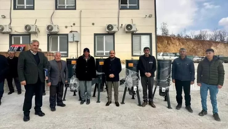 Çelikhan’da 38 Çiftçiye Ekipman Desteği