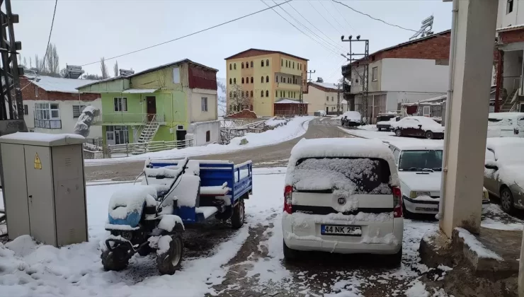 Çelikhan’da Kar Ulaşımı Engelledi