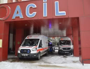 Cenaze Yolunda Minibüs Devrildi