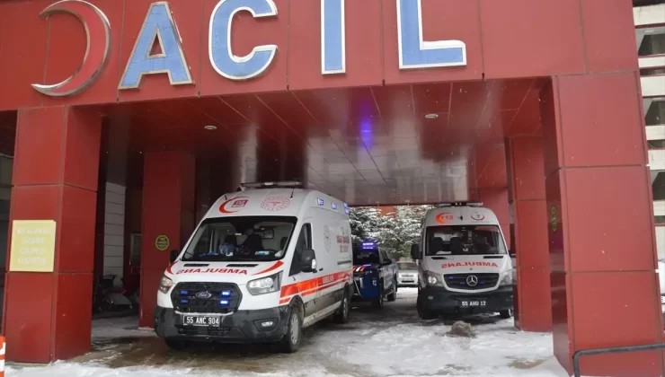 Cenaze Yolunda Minibüs Devrildi