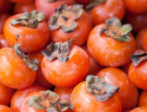 Cennet hurmasının kabuğunu atıyor musunuz? Meğerse en sağlıklı yeriymiş