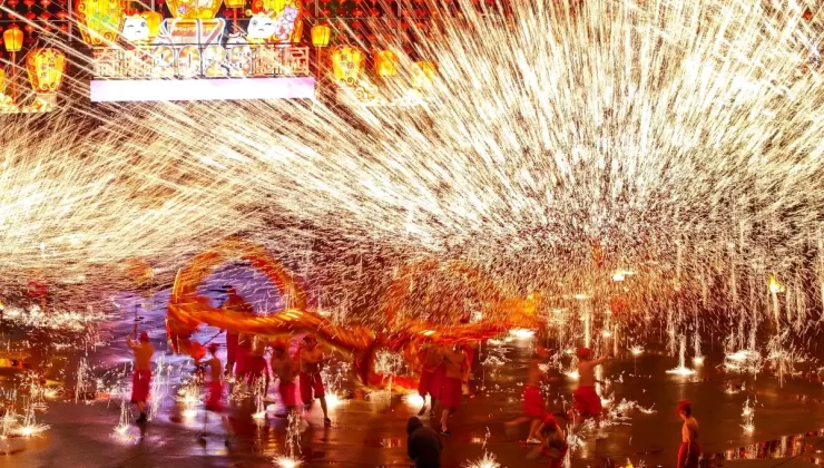 Chongqing’de Ateş Ejderhası Dansı Kutlandı