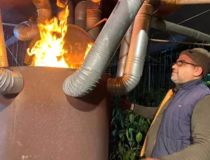 Çiftçiler Seralarda Don Tehlikesine Karşı Nöbet Tutuyor