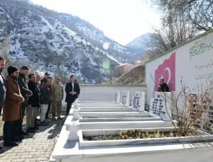 Çığ faciasında şehit olan güvenlik korucuları mezarları başında anıldı