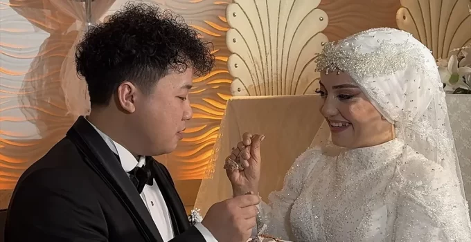 Çinli ve Türk Gelin Düğününde Horon