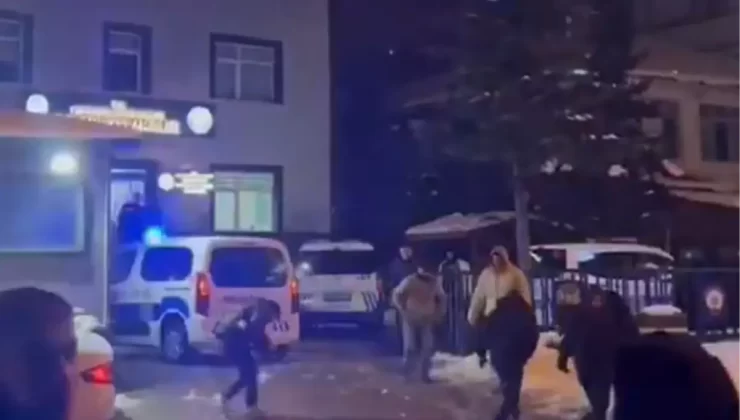 Cumayeri’nde Gençler ile Polislerden Eğlenceli Kar Topu Savaşı