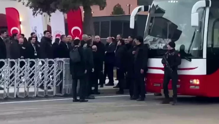 Cumhurbaşkanı Erdoğan, yeni iş yerlerine kavuşan esnafları ziyaret etti