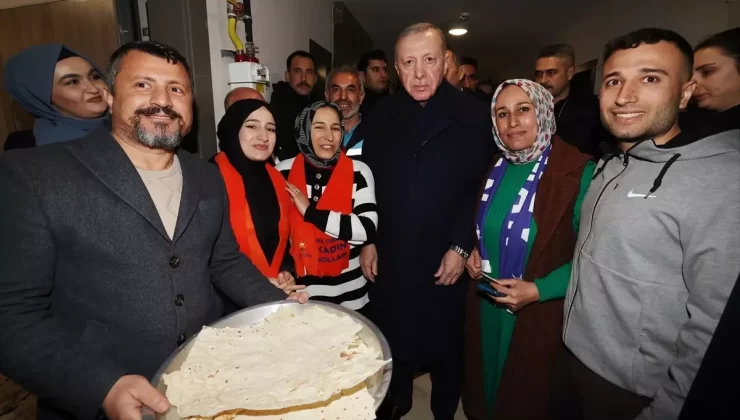 Cumhurbaşkanı Erdoğan’dan, Adıyaman BAYKAR Konutları’nda ikamet eden Karakuş ailesine ve esnafa ziyaret