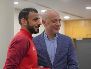 Cüneyt Çakır, FIFA’nın hakem seminerine katıldı