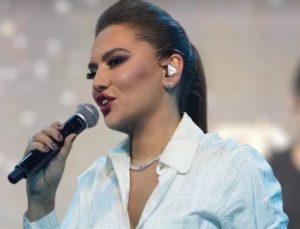 Demet Akalın, sahneye neden ütüsüz kıyafetle çıktığını anlattı