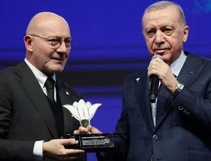 Deprem bölgesine yardımları nedeniyle Doğuş Grubu’na plaket