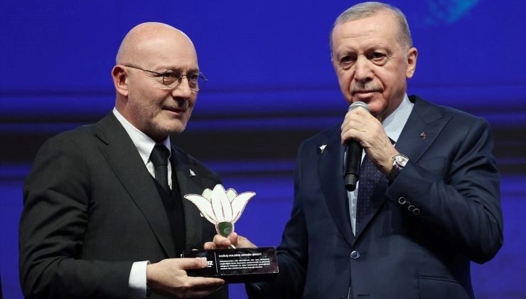 Deprem bölgesine yardımları nedeniyle Doğuş Grubu’na plaket