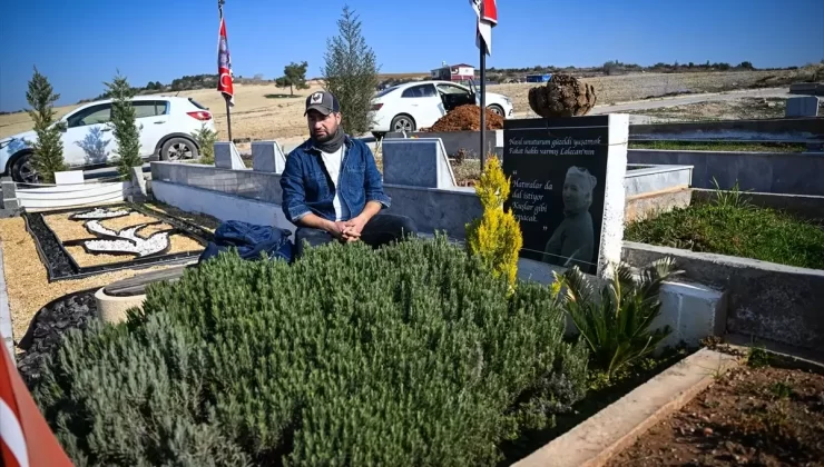 Depremde Annesini Kaybeden Genç, Babasıyla Güç Buluyor