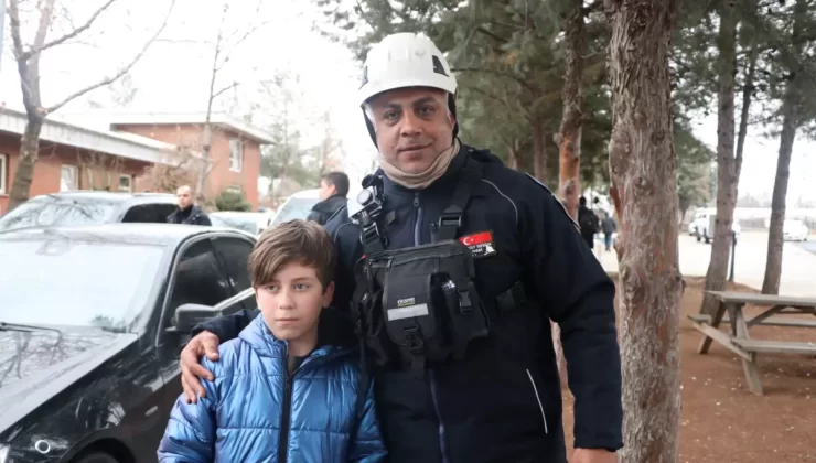 Depremin 81’nci saatinde kurtarılan 8 yaşındaki Beşir: Sanki üstüme battaniye sarılı gibiydi