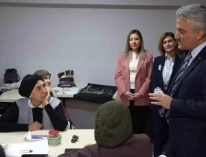 Depremzede kadınların asrın felaketinden geriye kalan acı hatıraları: Devlet desteği ile güç buluyorlar