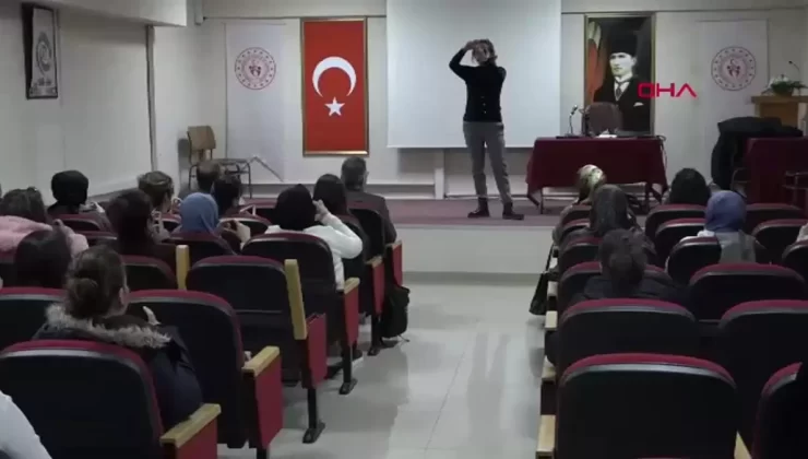 Depremzede Öğretmen, Eskişehir’de İşaret Dili Eğitimi Vermeye Başladı